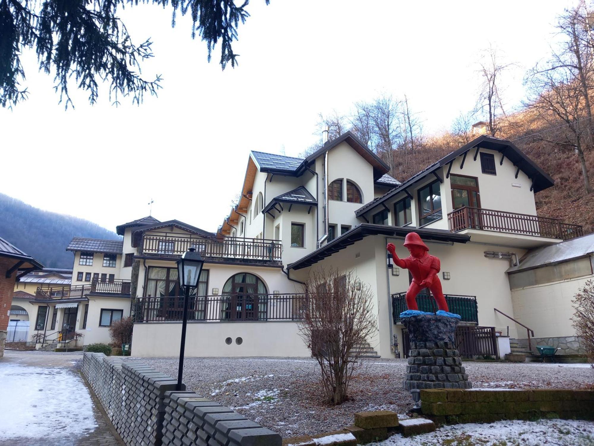 Апартаменти Sam'S Getaway Мондові Екстер'єр фото